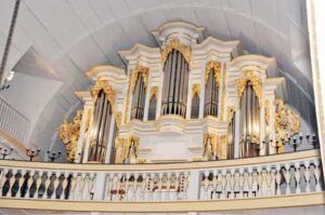 Kirkens orgel som Johann Sebastian Bach indviede i 1704