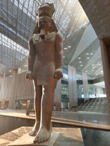 Grand Egyptian Museum - vestibulen