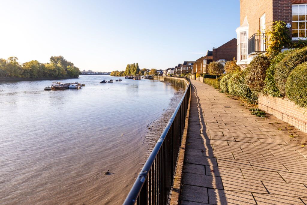 Themsen, Chiswick, nær Kew Bridge