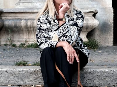The Danish TV- correspondent, Eva Ravnbøl, sitting on stairs in Rome, awaiting our visit February 2024.